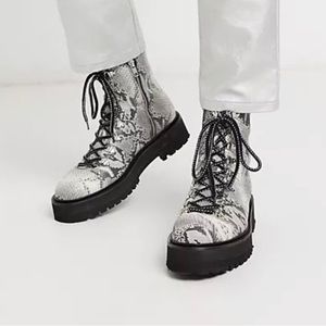 ASOS EDITION lace up boot

Snake effect Round toe Chunky sole Moulded tread